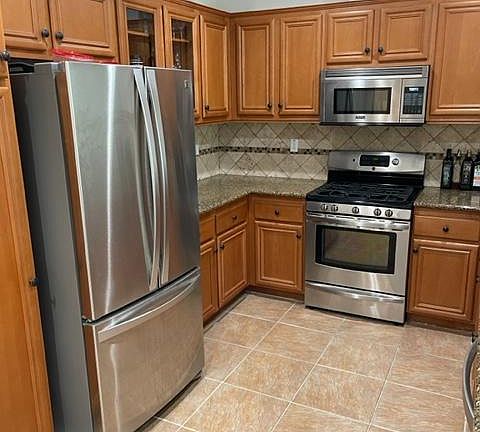 3rd image of 110 Strawflower St