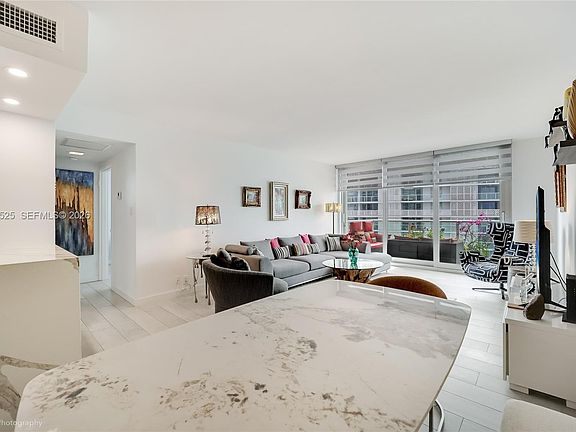 4th image of 1000 West Ave APT 727