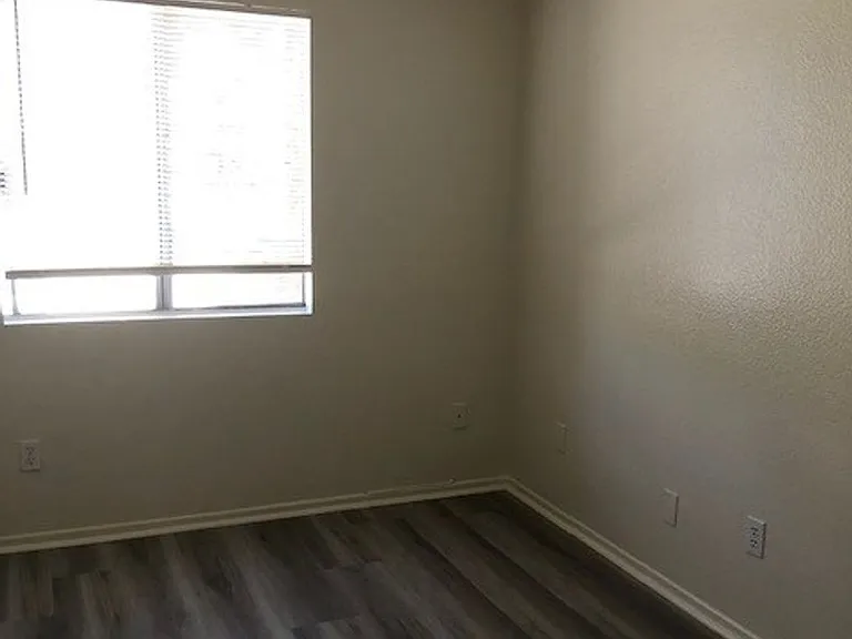 Elm Terrace Apartments — Photo 39