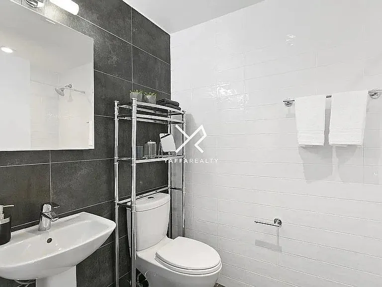 39 E 21st St #2A — Photo 5