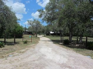 2286 Bethke Rd, Goliad, TX 77963