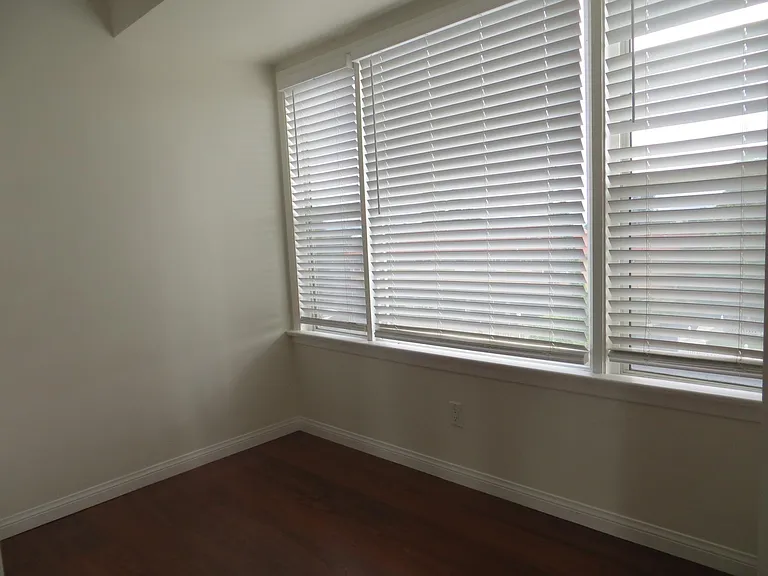 147 Mariposa Ave #F — Photo 8