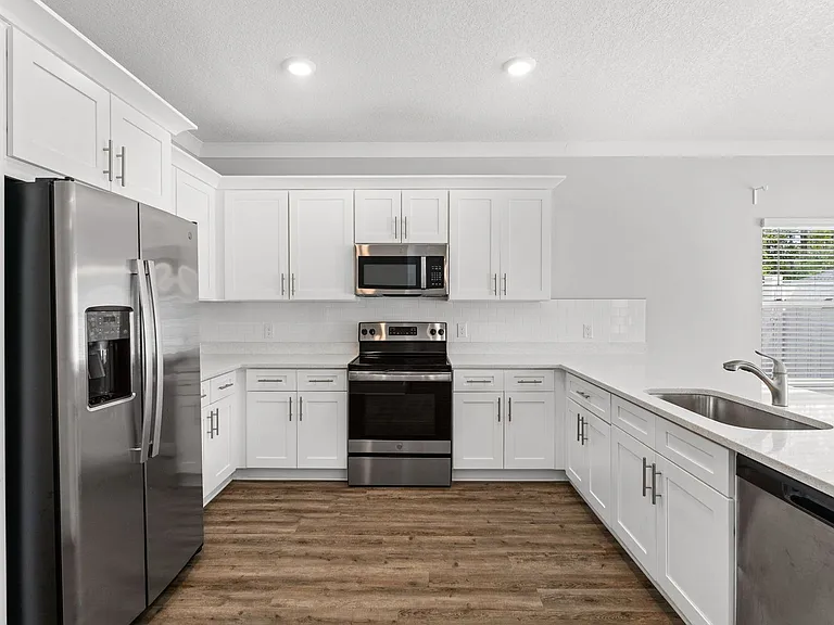 170 Bradford Ct — Photo 14
