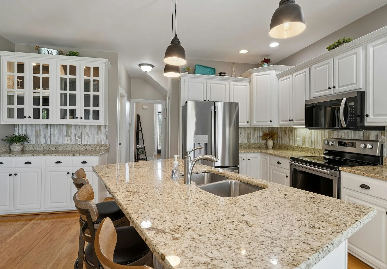 42 St Annes Ct — Photo 2