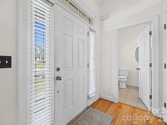 3rd image of 4042 Sunset Ridge Dr