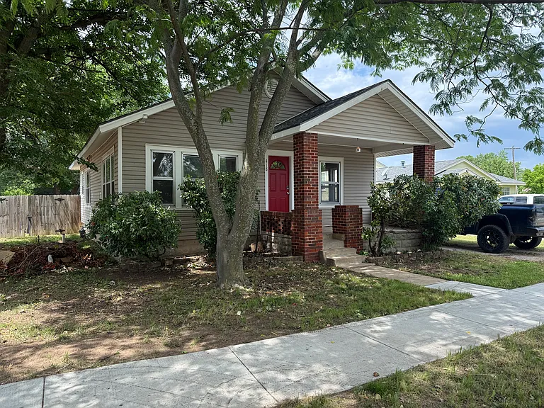 418 N Crawford Ave — Photo 1