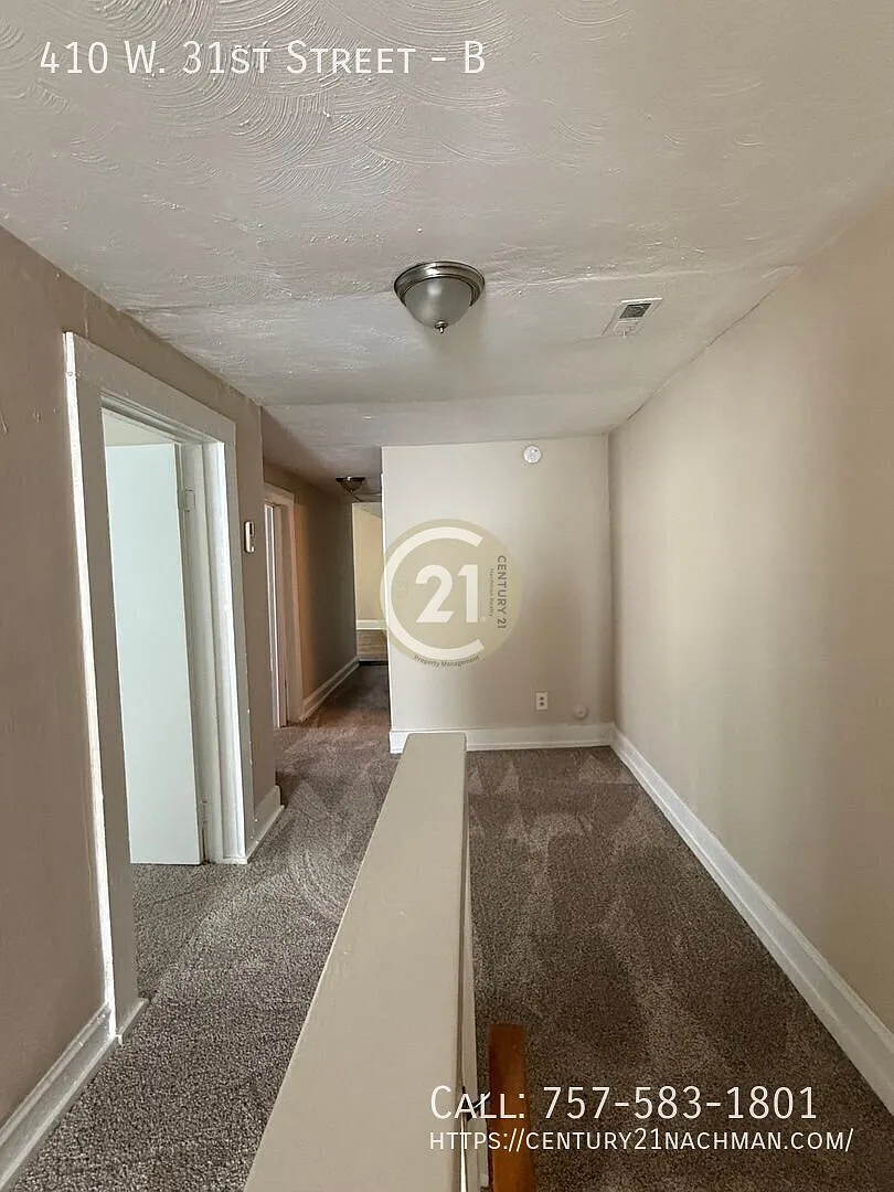 Upstairs Spacious Apartment — Photo 2