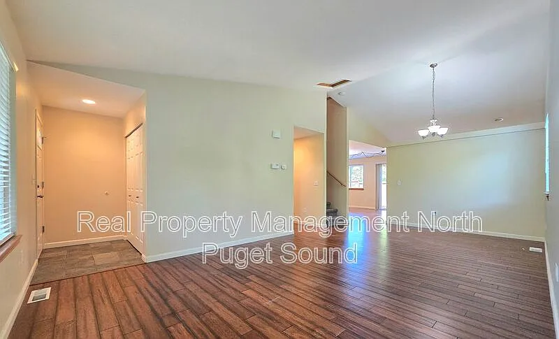 Studio, 2.5 bath, 2008 sqft, $3,225 — Photo 4