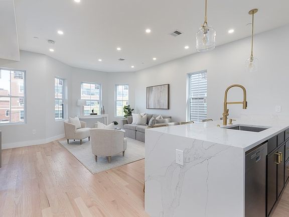 5th image of 218 Brooks St #3
