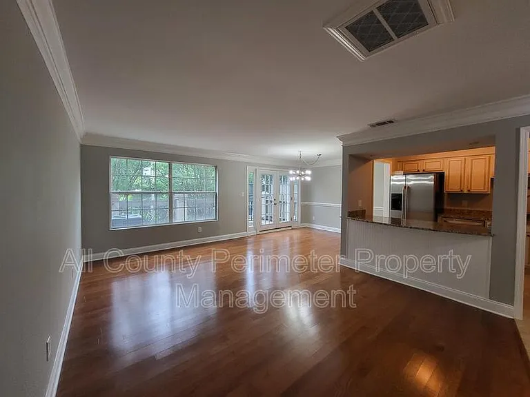 6980 Roswell Rd #C5 — Photo 4