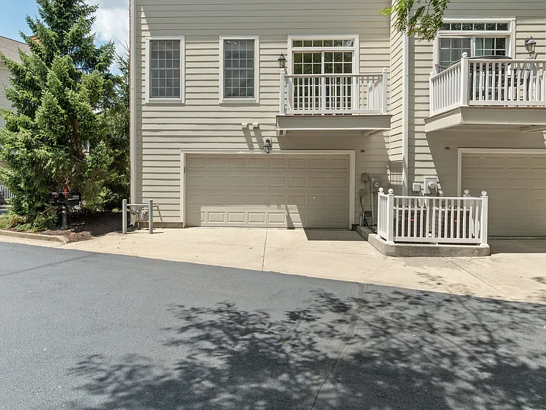 12735 Edgemont Way — Photo 45