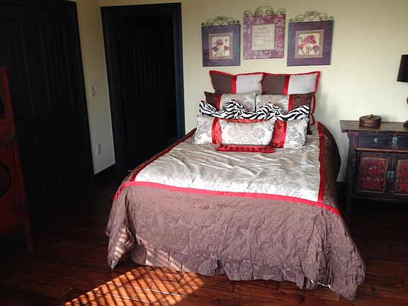 Quest bedroom on lower level.