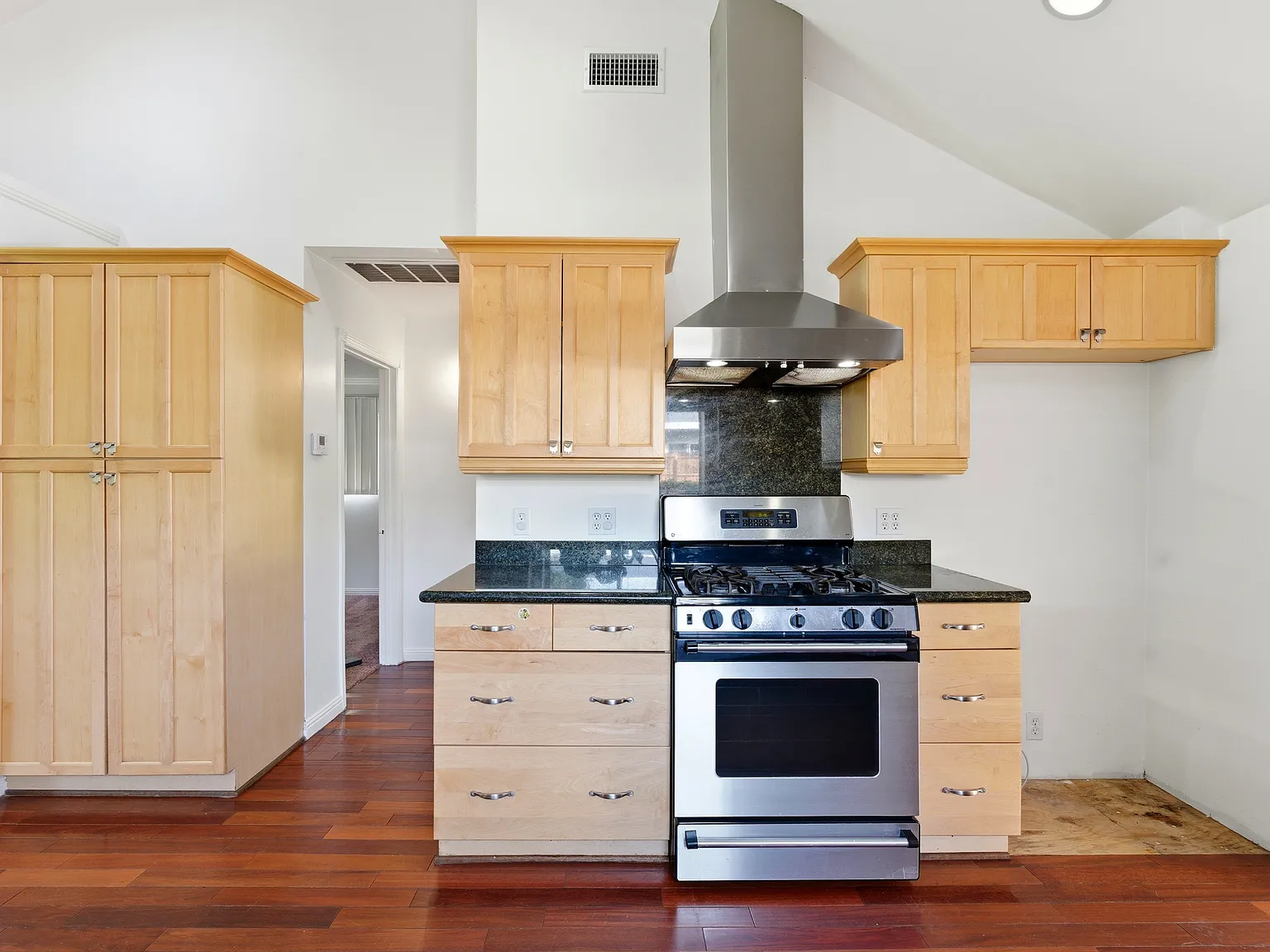 2 bed, 1450 sqft, $4,400 — Photo 4