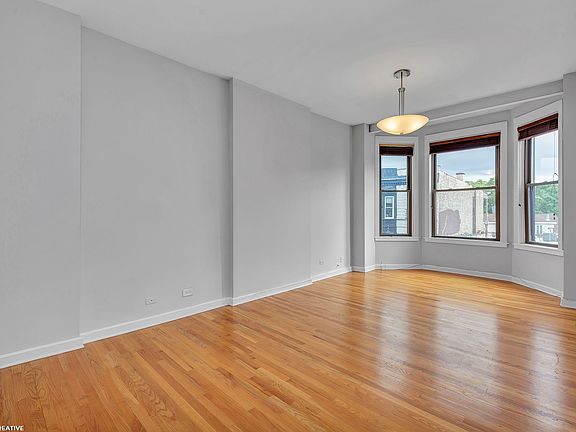 3rd image of 2769 N Lincoln Ave APT 3
