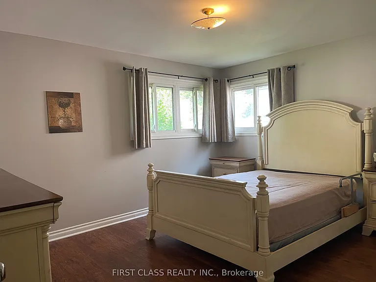 251 Scott Ave — Photo 10