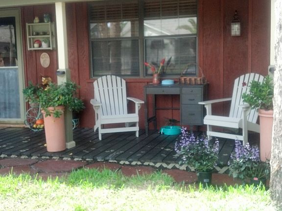 Cozy & inviting, come visit!