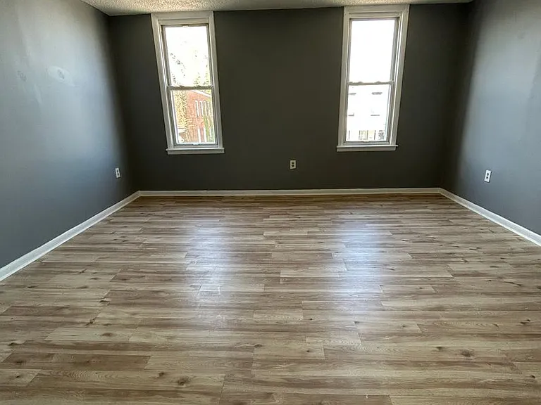 1458 Kenwood Ave — Photo 8