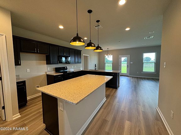 3rd image of 3414 Autumn Park Dr