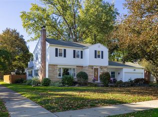 127 Wyndham Rd, Irondequoit, NY 14609