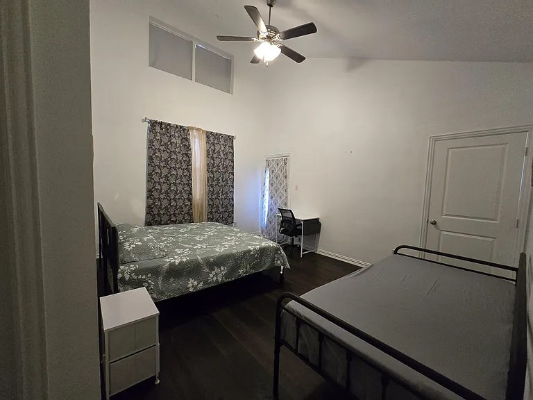 Hebron St — Photo 3