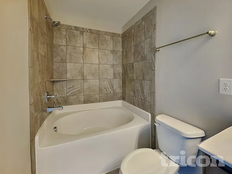 324 Kinsale Dr — Photo 9