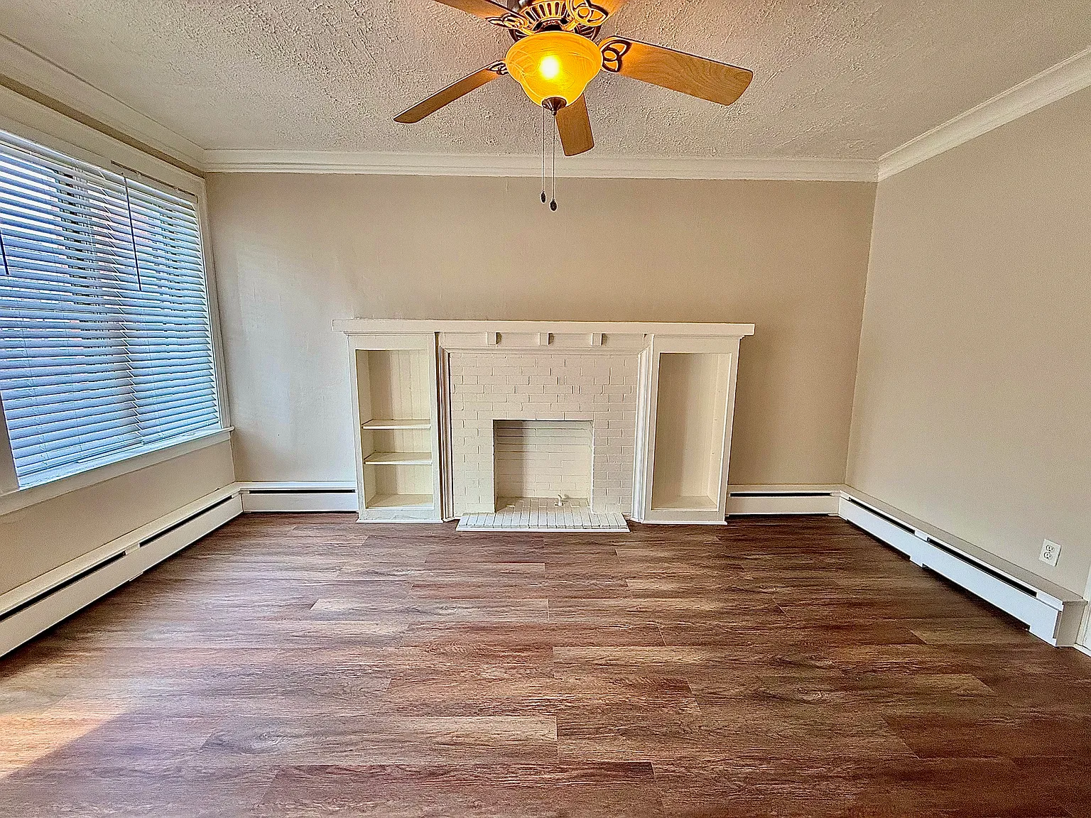 6741 S Clyde Ave — Photo 2