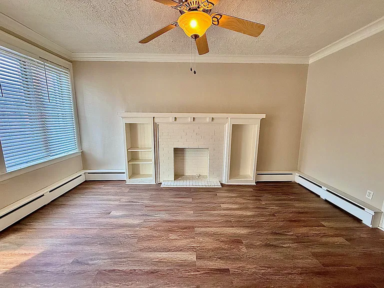 Sun-filled Living room