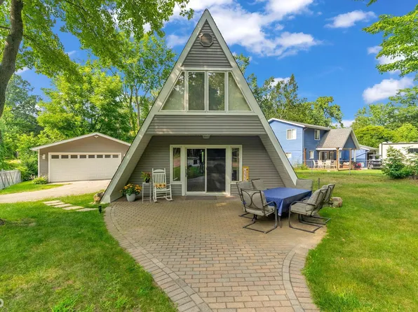 7411 Lakewood Rd, Lexington, MI 48450