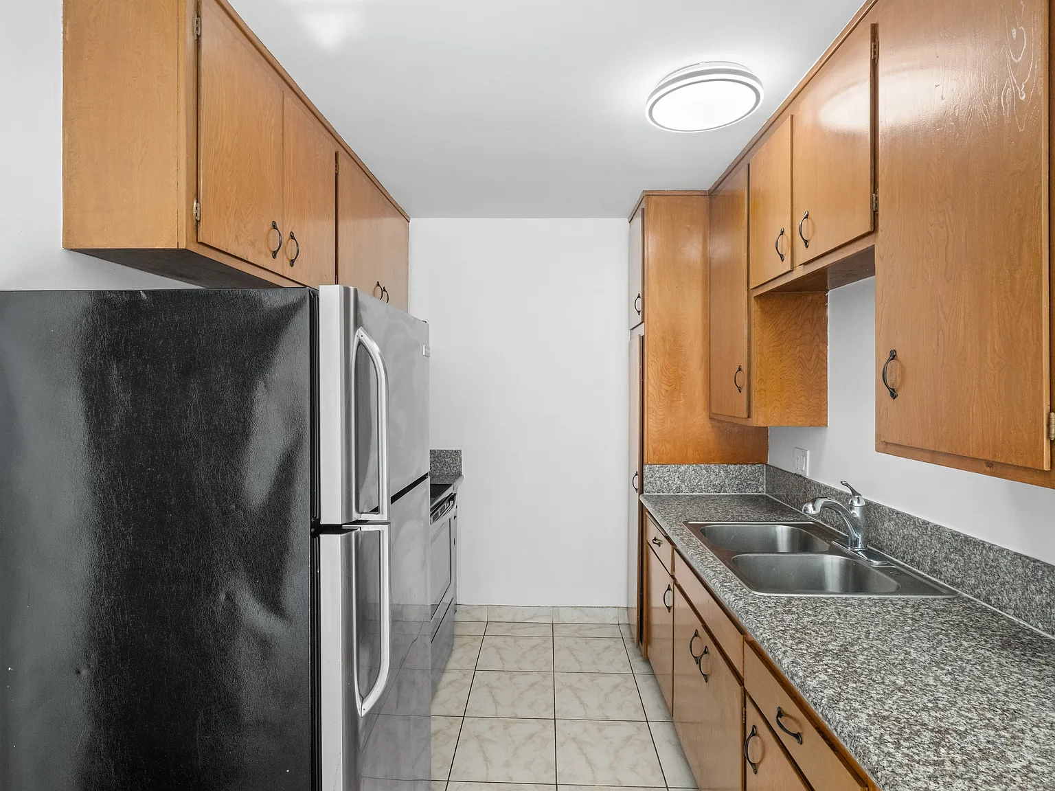 710 East 6th Street - 8 — Photo 3