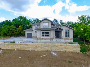 9713 Hollis Ln, Lenexa, KS 66227