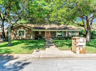 1753 Acorn Ln, Hurst, TX 76054