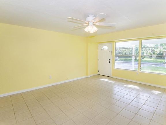 4th image of 7560 Meadowlawn Dr N