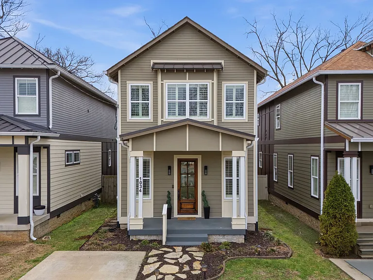 1034 Burchwood Ave — Photo 1