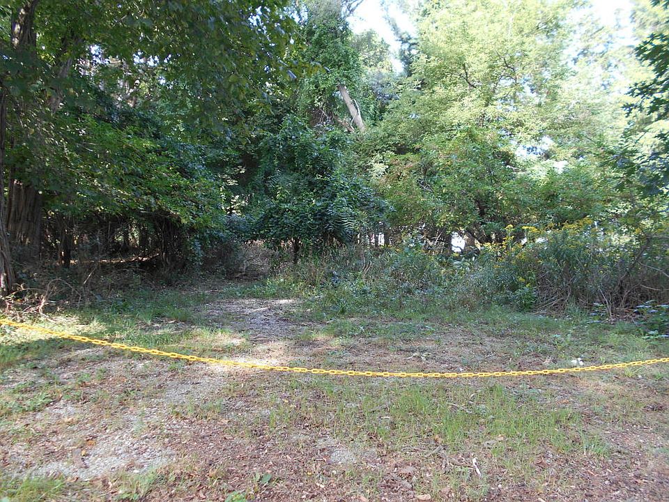 2nd image of 3972 Bennett St