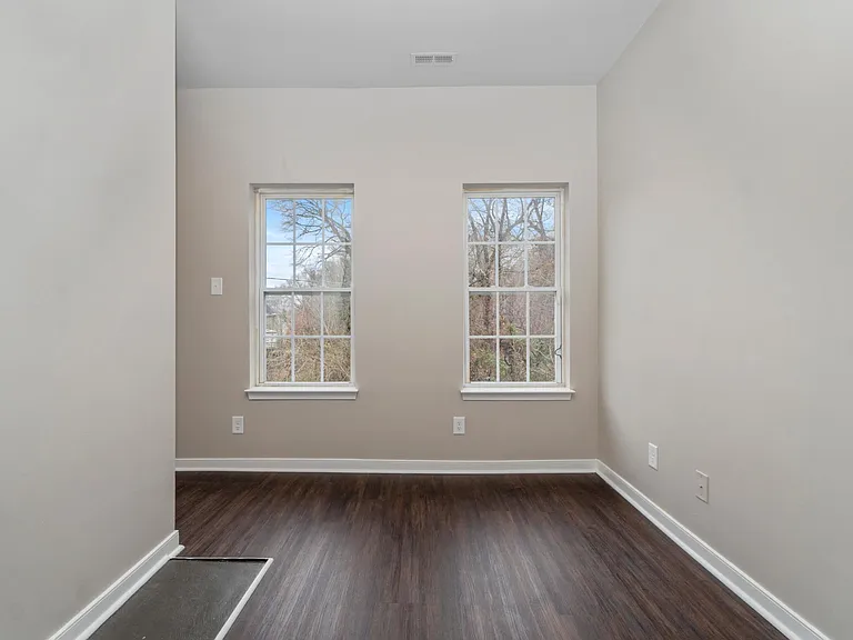 2413 Lamb Ave #4 — Photo 8