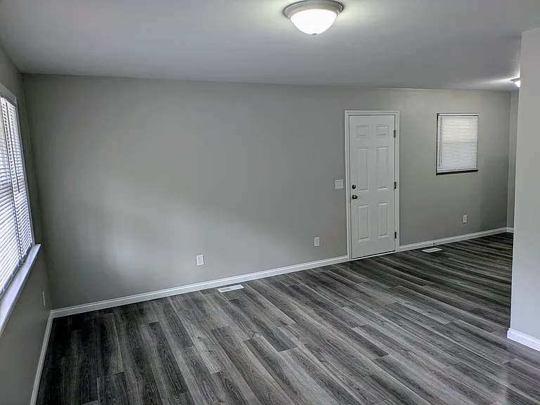 520 N Wilson Ave — Photo 5
