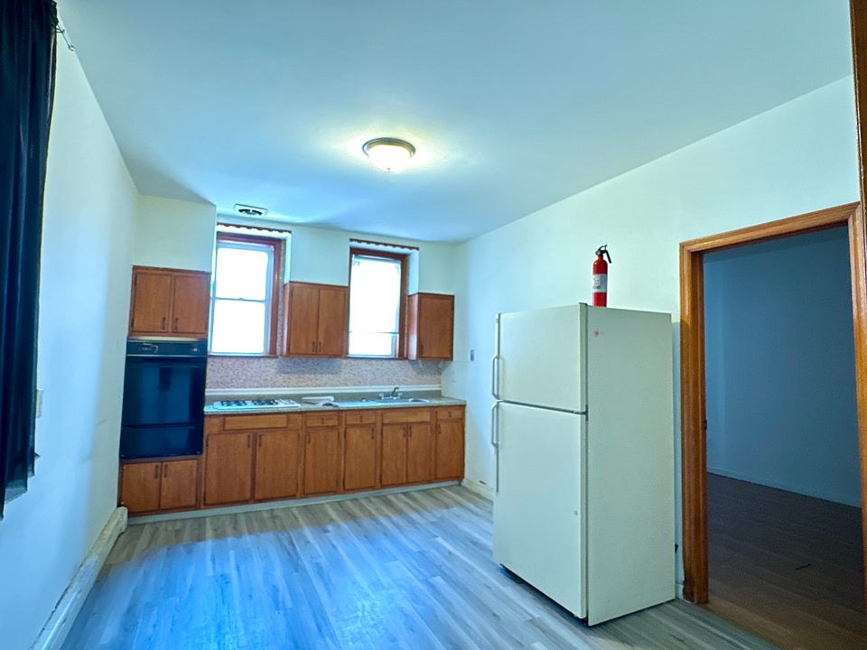 1st image of 72 Hayward Pl APT 1