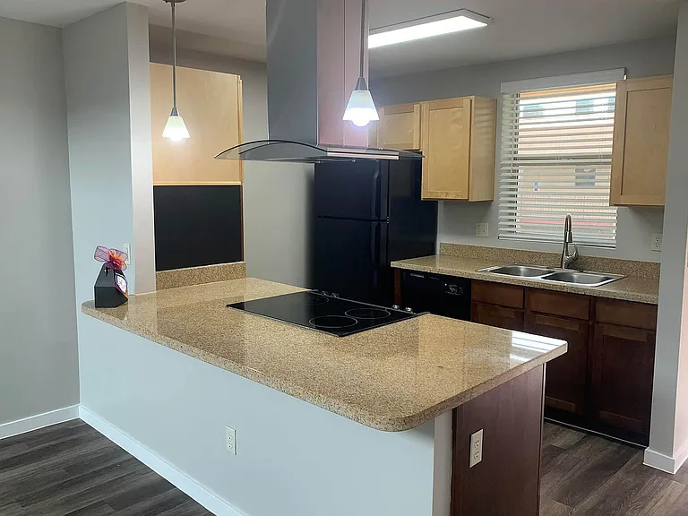 2 Bed 2 Bath Upstairs