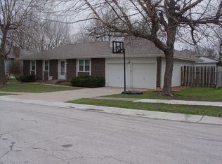 616 SW 36th Ter, Lees Summit, MO 64082