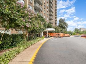 2059 Huntington Ave