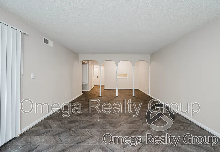 Camelot Apartments — Photo 74