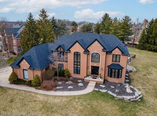 2880 Baytree Ct, Rochester, MI 48306