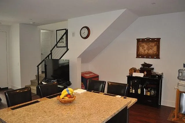 2 bed, 2.5 bath, 1306 sqft, $3,795 — Photo 4