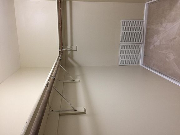 MASTER ROOM CLOSET