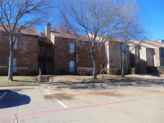 2nd image of 1906 Emerald Pl APT 1211