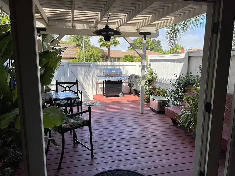 284 Cottage Grove Ln — Photo 3
