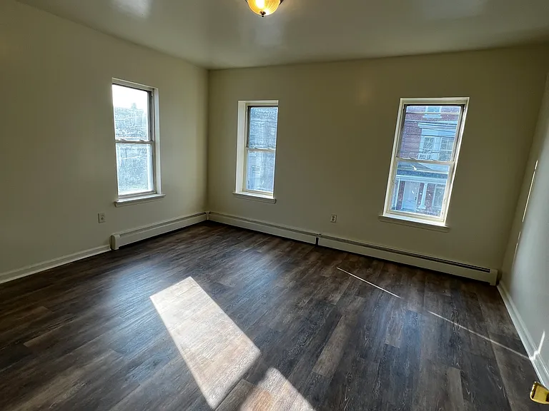 916 W Allen St — Photo 7