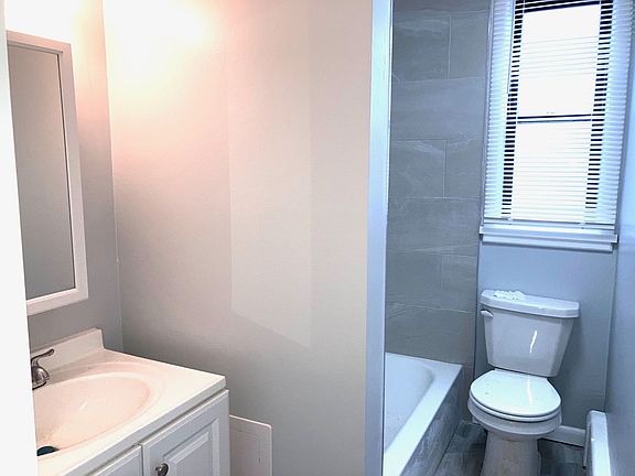 3rd image of 2546 S Broad St Unit 3F