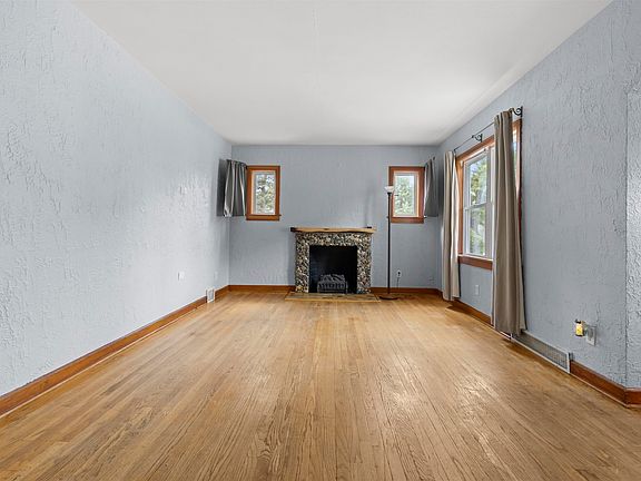 3rd image of 211 River Park Rd