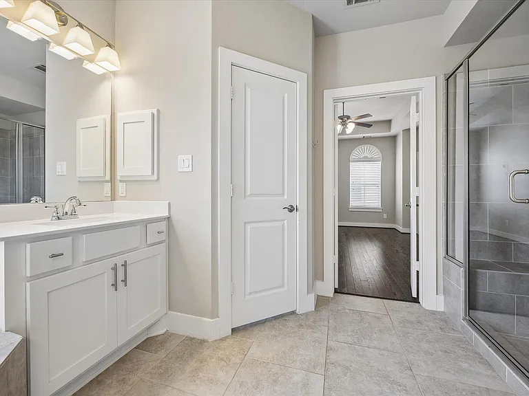 2710 Freund St — Photo 20
